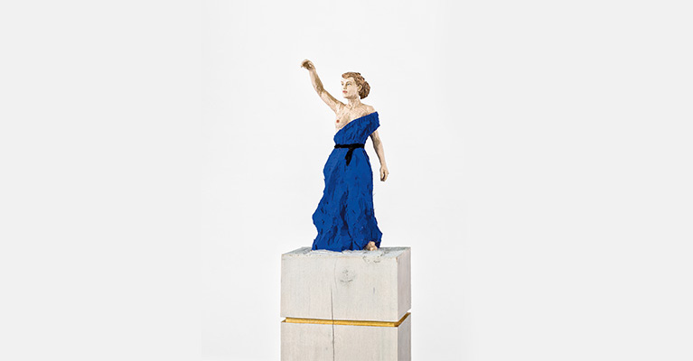 Marianne, 2015, Wawaholz, farbig gefasst, 170 × 40 × 40 cm, Foto: Peter Hinschläger