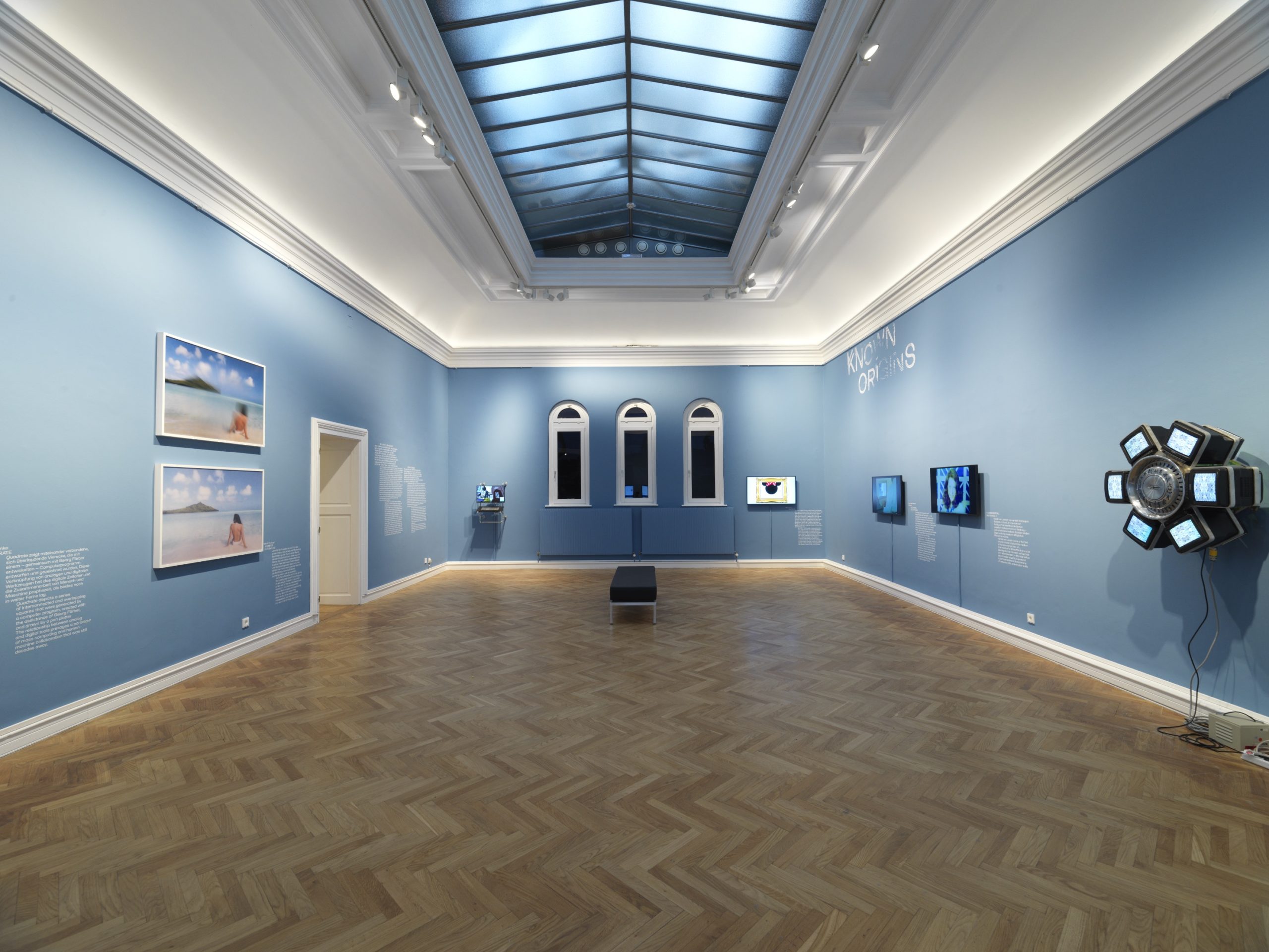 Ausstellungsansicht_PROOF OF ART_2.jpg Ausstellungsansicht „PROOF OF ART. Eine kurze Geschichte der NFTs, von den Anfängen der digitalen Kunst bis zum Metaverse“, 11.06. – 15.09.21, Francisco Carolinum Linz
© OÖ Landes-Kultur GmbH, Michael Maritsch