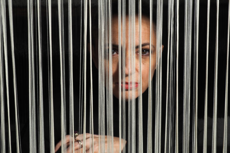 Marta, die vierte Generation des Unternehmens, ist auch die erste Weberin in ihrer Familie.